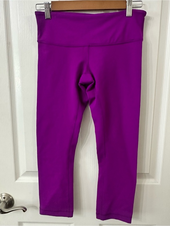 Pants - Lululemon Wunder Under Cropped Leggings, size 6
